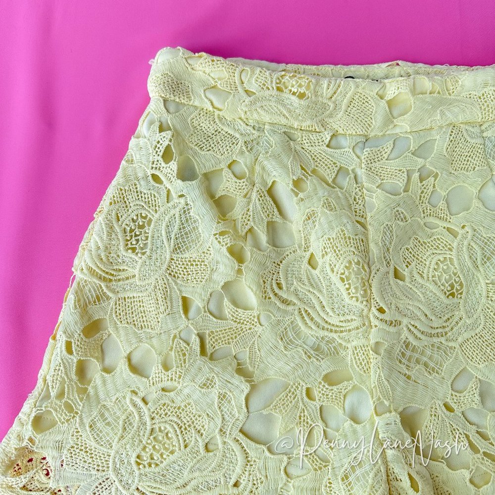 NWT Missguided Crochet Lace Shorts Lemon Size 6 - Picture 3 of 12